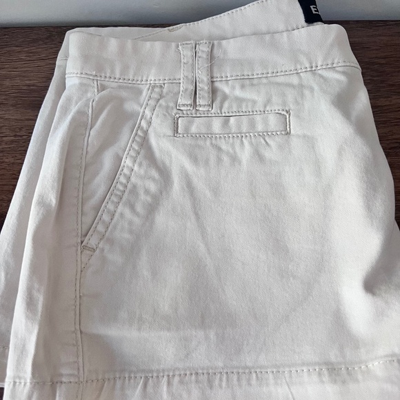 Women's Express Shorts Sz 4- Light Khaki - Picture 3 of 4
